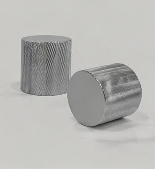 Купить Luxury Chevron Engraved Zinc Alloy Perfume Cap с высокой блестящей отделкой и коррозионной стойкостью Производство в сети