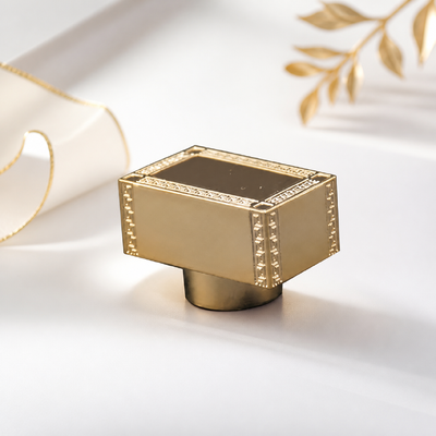 Купить Двуугольный дизайн Zamak Perfume Cap с золотой электропластировкой для настраиваемых роскошных парфюмерных бутылок Производство в сети